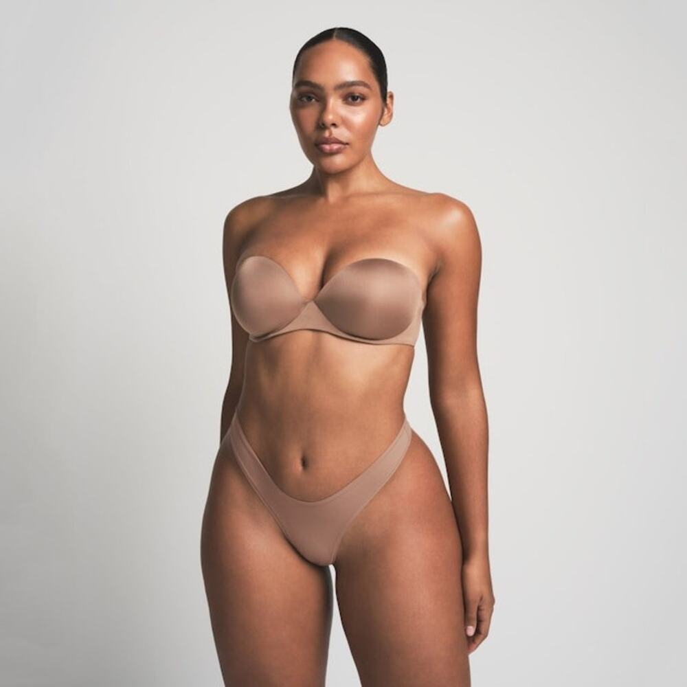 SKIMS Strapless Contour Bra in Nutmeg Brown